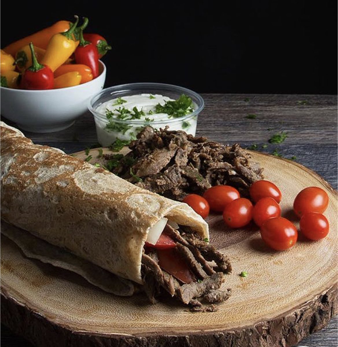 تعالو ناكل أكل بيت 
#شاورما_اللحم 😋
اكثر الردود بالغريدة السابقة نحتاج وصفة شاورما اللحم بالقدر او ا...