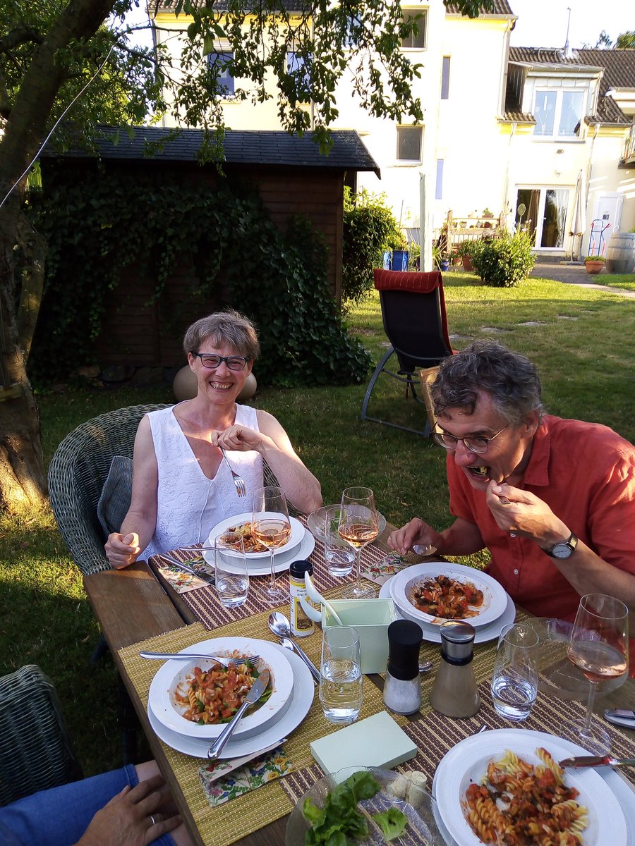 Beate_Baum's tweet photo. Sommerbesuch bei meinem Dortmunder Agenten. #writerslife https://t.co/Ktj3ubf121