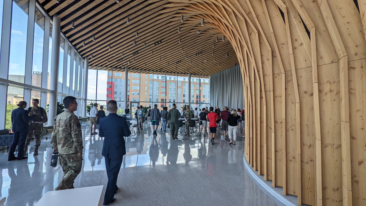 SyracuseOVMA's tweet photo. What a great day welcoming the new students to campus! It feels alive again at @SyracuseU and that includes in the #NVRC where the @det535 class of 2026 freshmen learns more about why SU is #TheBestPlaceForVeterans as they hear from @DrMikeHaynie and Lt. Col. Ryan Lippert. https://t.co/ebEVDdHaHx