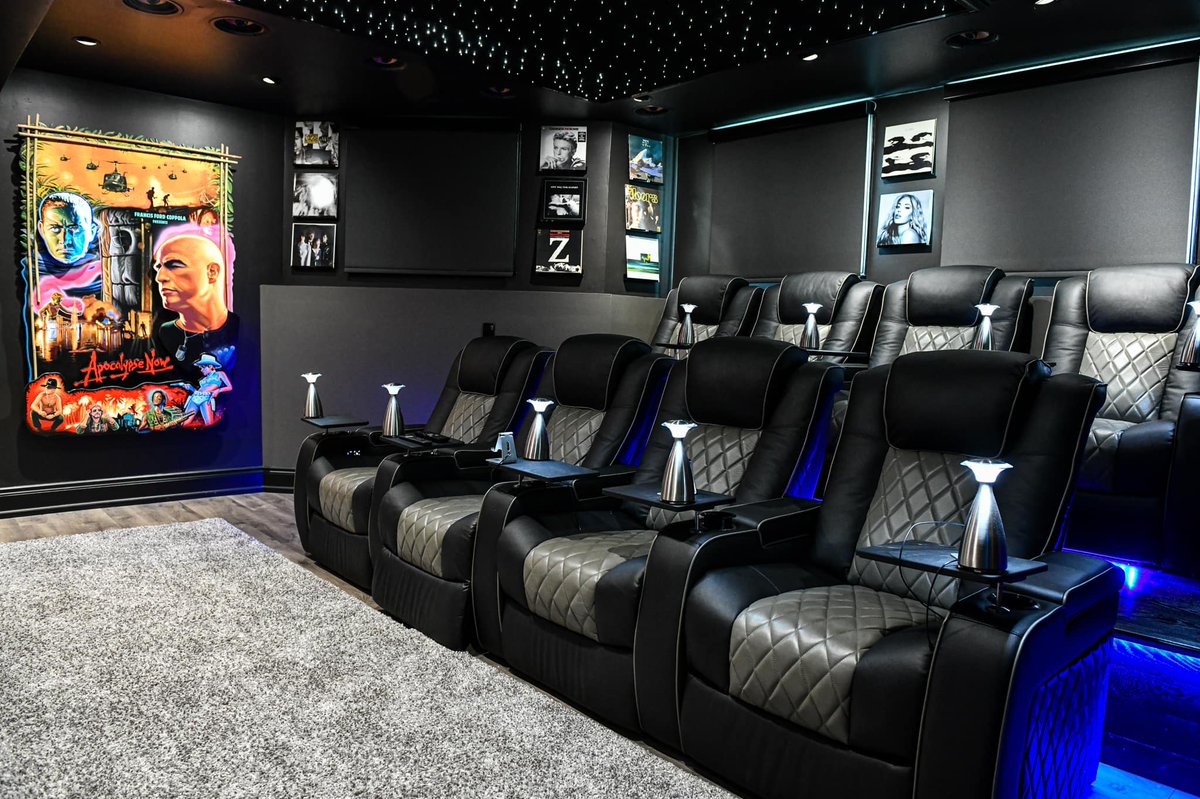 Valencia Theater Seating tweet media