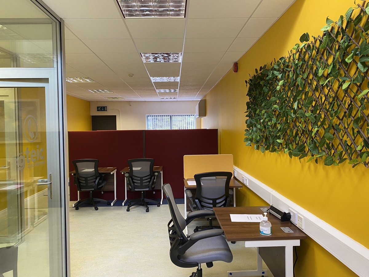 Tá na haonaid príobháideacha uilig in úsáid ach tá deascanna ar fáil go fóill. Our private workspaces are all occupied but we still have hotdesks available! Féach ar gteiccillcharthaigh.ie