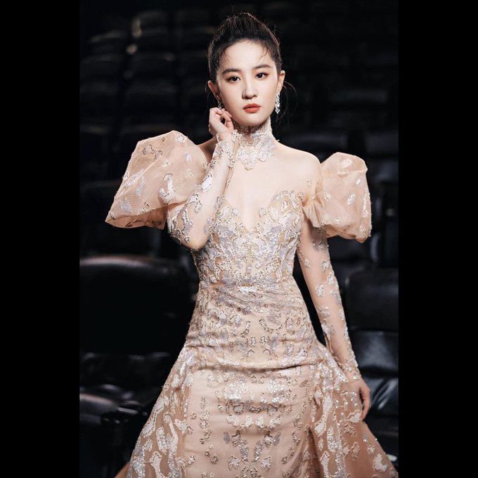 Yifei's Instagram 2022 Fa77kgUaIAE7Kee?format=jpg&name=small