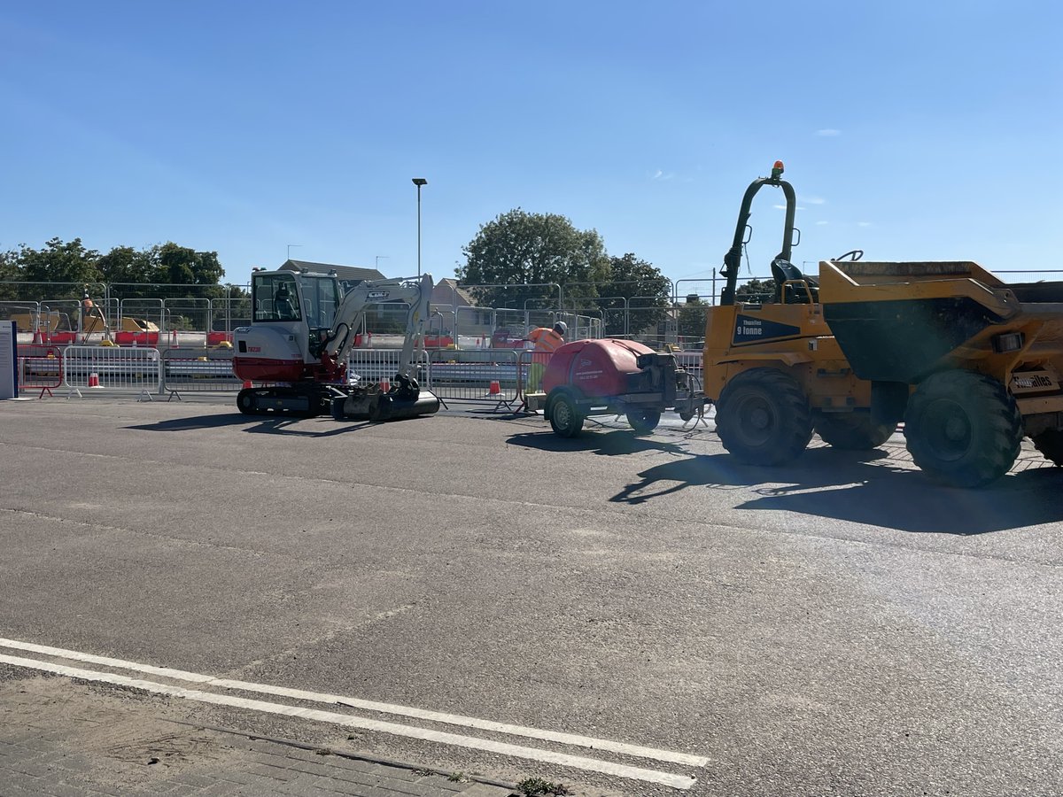 LingsMotorGroup's tweet photo. Exciting changes happening in Lowestoft this week! ☀️

The finishing touches are being added to our new forecourt! 🚗

Please be aware that while this is happening our site is operating a one way system, please follow the signs  🚧

#lingsmotorgroup #lingshyundai #lingslowestoft https://t.co/At4uf9AIjO