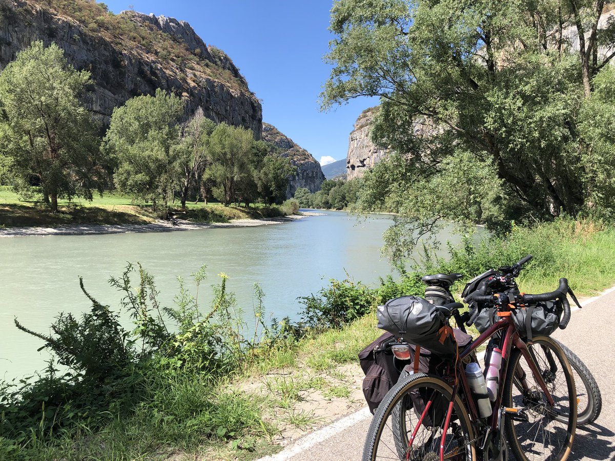 massimilianimrc's tweet photo. Dal Mincio all’Adige passando per il Garda, il panorama ripaga la fatica

#vadovetiportalebici https://t.co/TXkYlzg1RS