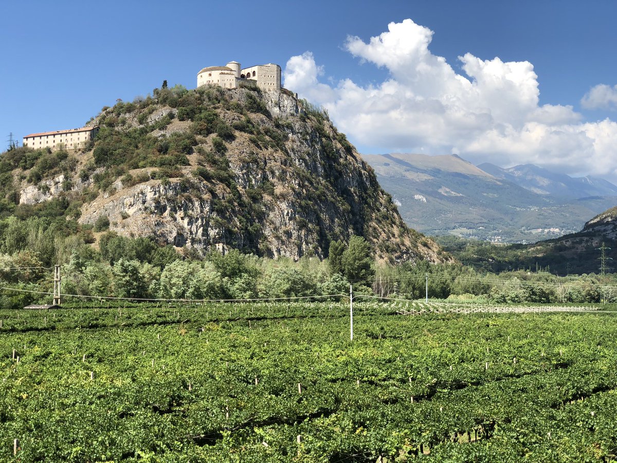 massimilianimrc's tweet photo. Dal Mincio all’Adige passando per il Garda, il panorama ripaga la fatica

#vadovetiportalebici https://t.co/TXkYlzg1RS