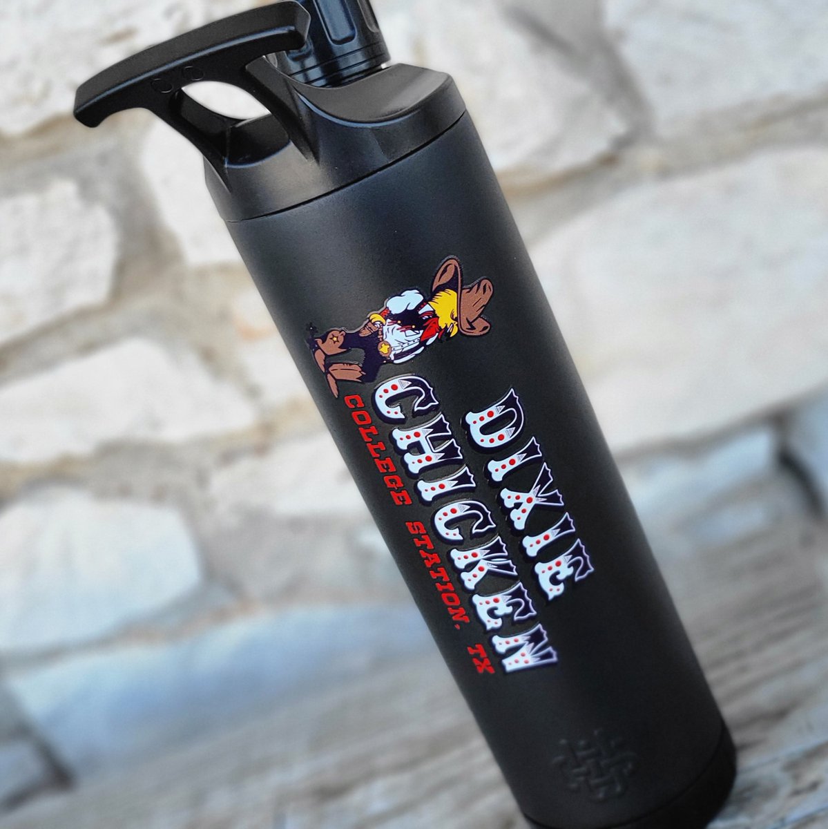 thedixiechicken's tweet photo. No matter what you're drinking, @thedixiechicken has what you need! Check out our full #DrinkwareCollection today.

#Northgate #BottleCapAlley #DixieChicken #Tumbler #WaterBottle #Mug #Pitcher #CoffeeMug #Flask #ShotGlass
 https://t.co/ew7mav4KXJ https://t.co/VWLkfvHSlF