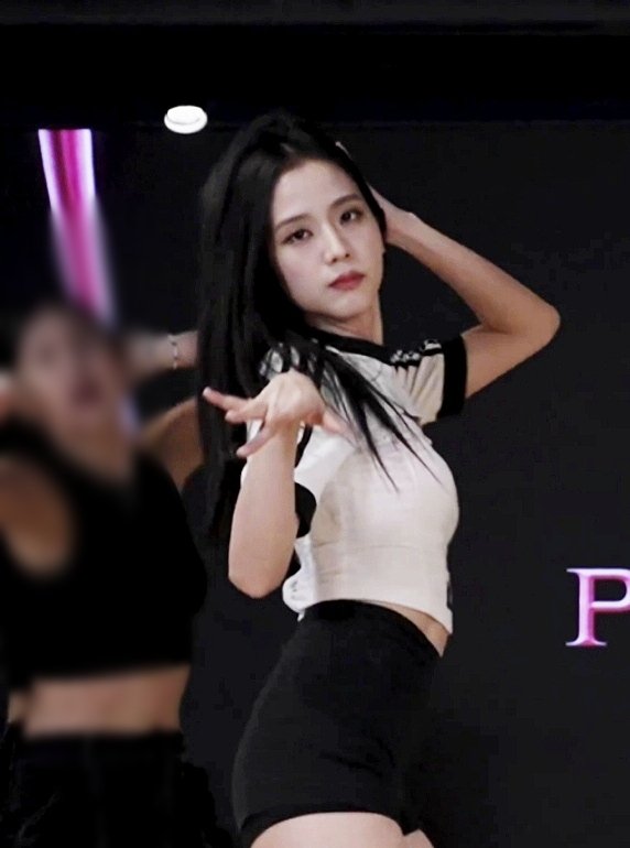 soo_chichi's tweet photo. OMG 
jisoo https://t.co/BOOYt9ATr1