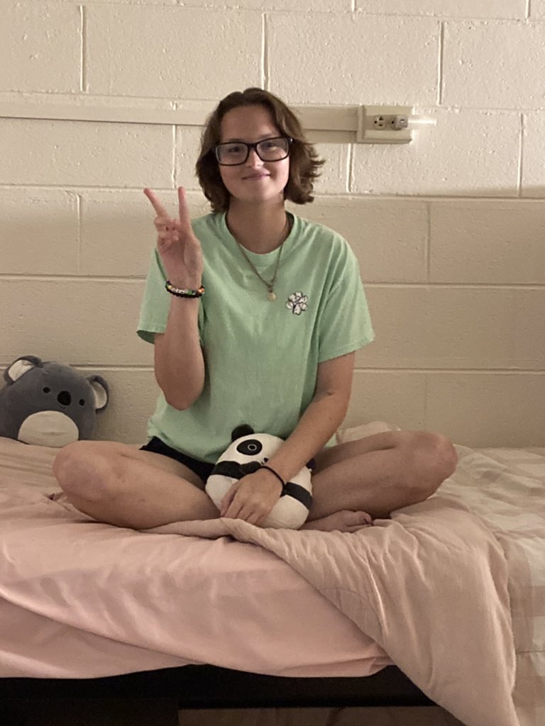 DCUpwardBound's tweet photo. With college officially beginning this week we wanted to wish all of our alumni good luck this year! Share your move in photos with us below in the comments! #TRIOworks https://t.co/NmQ7vagxuU