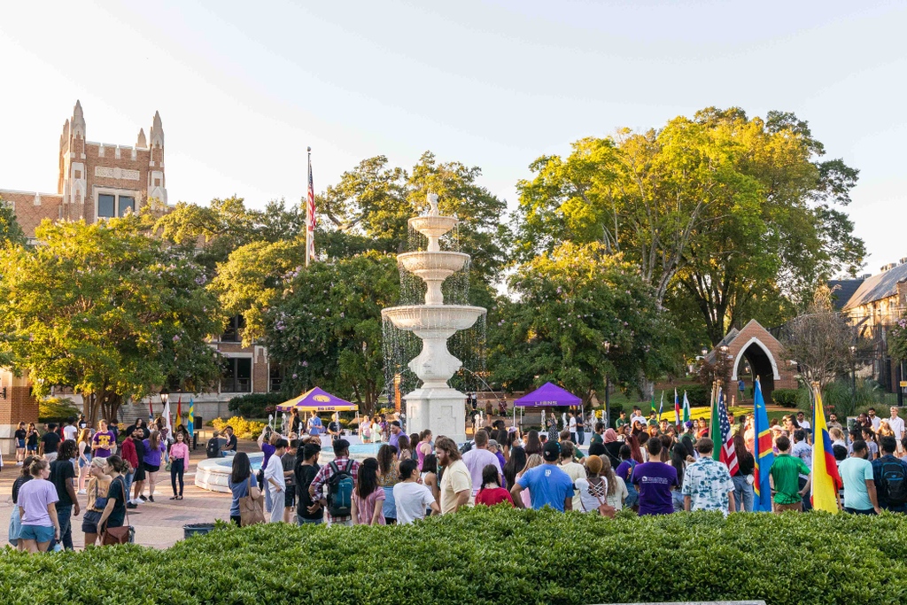 For the first time in UNA history, enrollment for Fall 2022 has topped 9,500! Visit us at l8r.it/ESJ0 to find out how you can get in on the excitement. #UNA #RoarLions l8r.it/2WL7