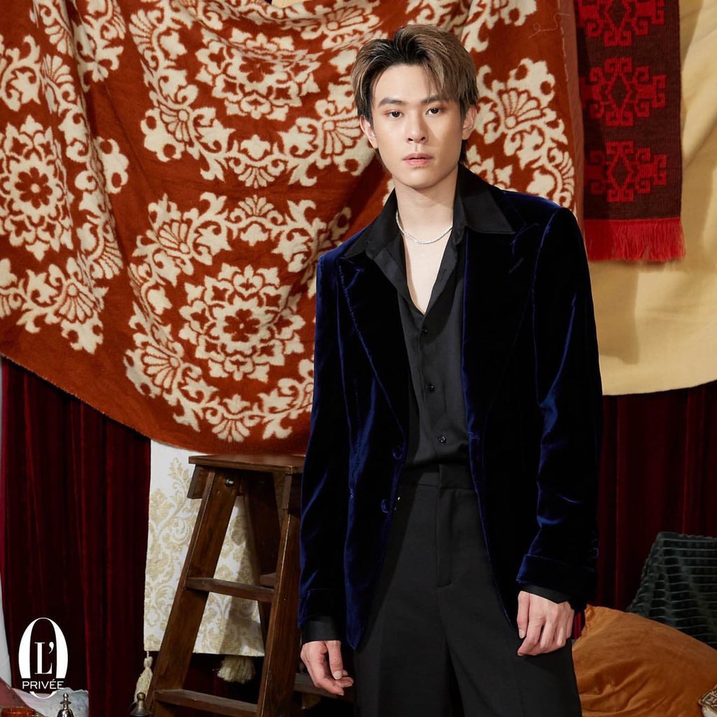 galoft_'s tweet photo. Stylist @galoft_
Assistant : @basnara
Makeup : @iaum
Hair : @armmy
#LofficielThailand #PriveeClub
#LOfficielPrivee #SiamKempinski
#TRINITY_TNT https://t.co/0CGvpBVJAe