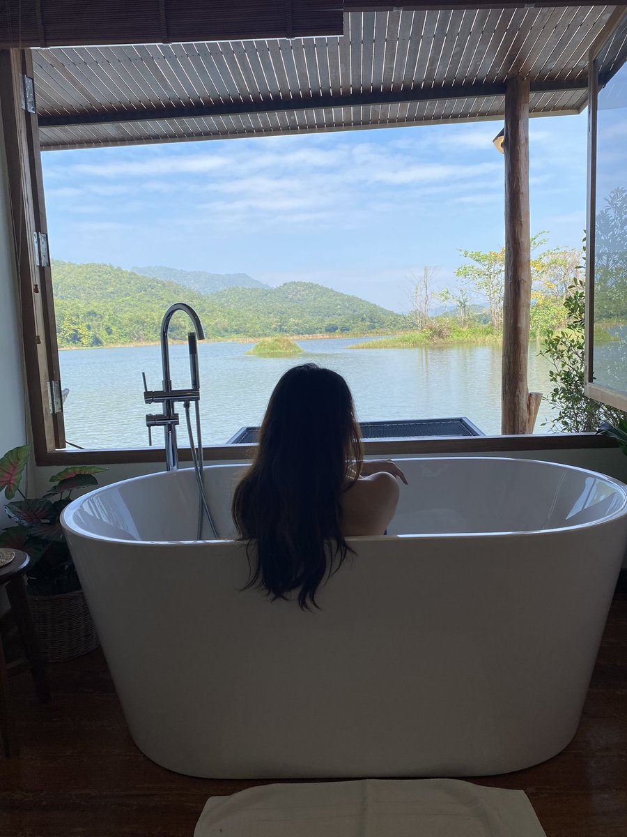 Up2meP's tweet photo. Lakeview floating Villas กาญจนบุรี บรรยากาศดีมาก เงียบสงบ เหมาะแก่การมาพักผ่อน มีกิจกรรม พายเรือคายัค (ฟรี) เจ็ทสกี ล่องเรือชมวิว (มีคชจ.เพิ่มเติม) แถมมีคาเฟ่อยู่ด้านบนอีก มา1ได้ถึง2ไปเลย #กาญจนบุรี #รีวิวกาญจนบุรี #รีวิวที่พัก #ThailandTravel #รีวิวที่พักกาญ @Review_Thailand https://t.co/TYActLWB52