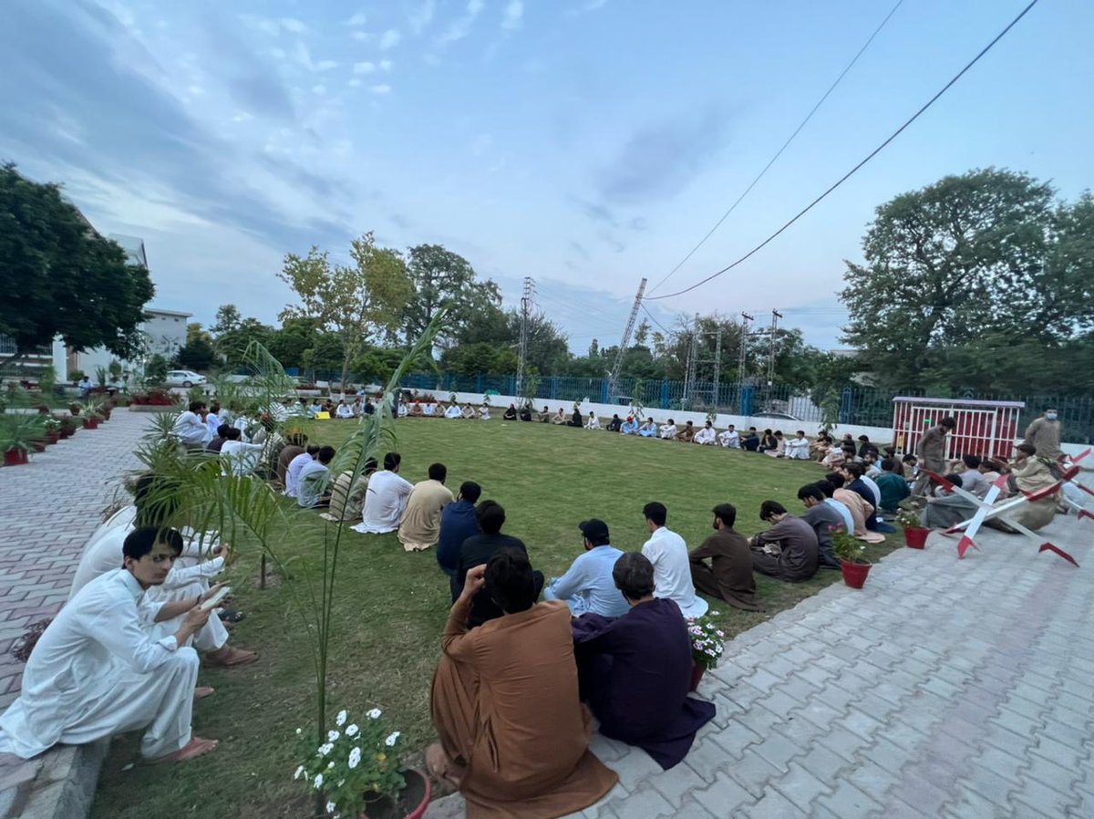 ANPMarkaz's tweet photo. سانحہ سپین تنگی کے 92 سال: پشتون سٹوڈنٹس فیڈریشن پشاور یونیورسٹی کے زیر اہتمام تقریب سے عوامی نیشنل پارٹی کے مرکزی سیکرٹری یوتھ افیئرز خان زمان کاکڑ خطاب کررہے ہیں۔
#SpeenTangiMassacre https://t.co/nakzD9TaOk