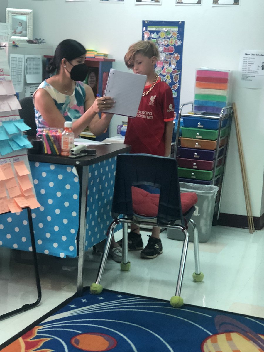 MillsMtnLions's tweet image. We’re rocking in 3rd Grade! Students co-create anchor charts, engage in written reflections on what they visualize after listening to Those Shoes, and conference one on one with their teacher. #3rdgradersrock @AISDElementary @AISDHumanities