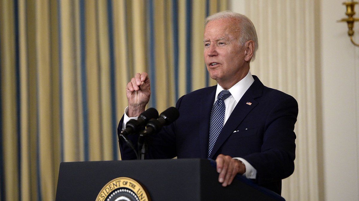 thehill's tweet photo. #BREAKING: Biden cancels $10,000 in student loan debt for borrowers making under $125,000 https://t.co/5eXvFJrWQF https://t.co/lVhoCZ0dFr