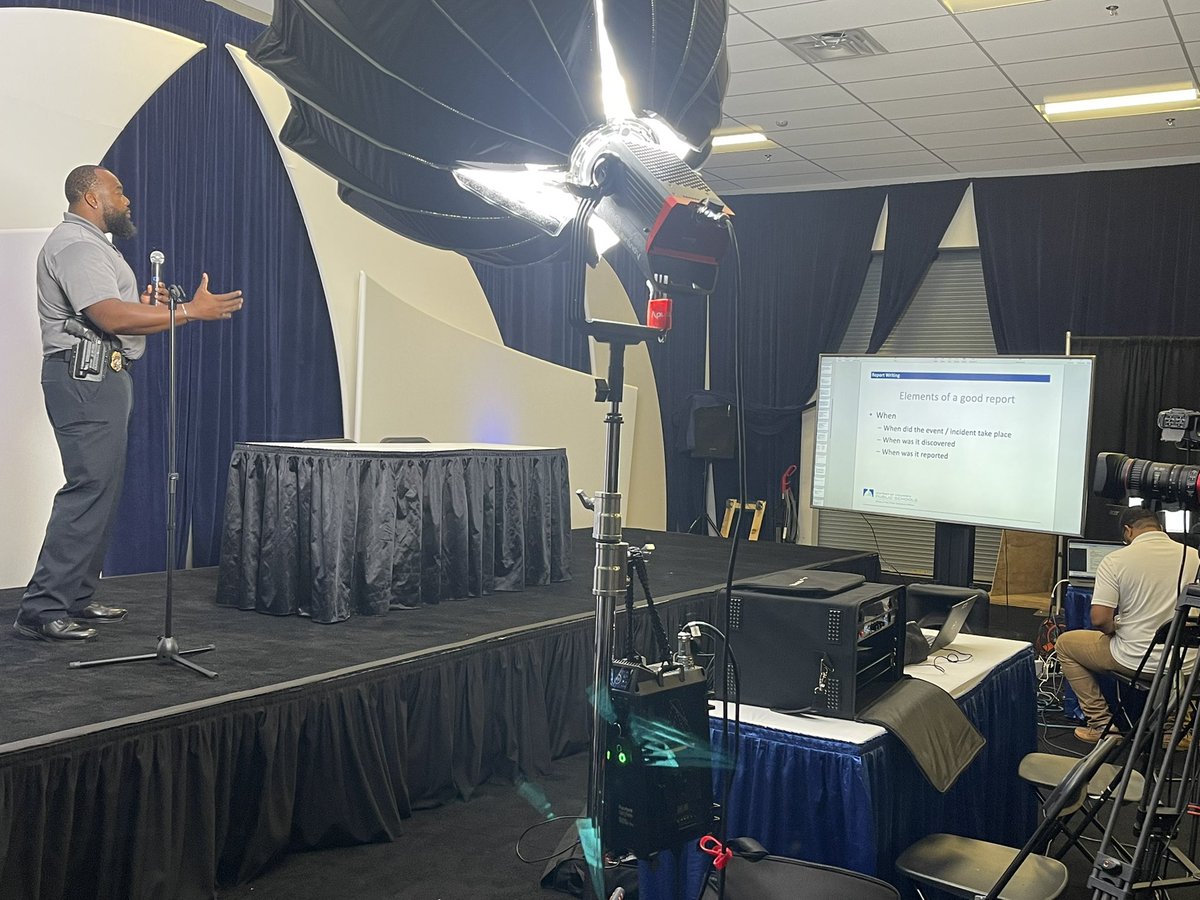 RickyABrownJr's tweet photo. Our very own DCPS Special Police Training Expert, Officer C. Johnson is sharing best practices with our DCPS Contract Security Officers on “Incident Report Writing”. #ProfessionalDevelopmentMatters #StartOfSchoolTraining #Alignment #DCPublicSchools https://t.co/G5rZHN5rw4