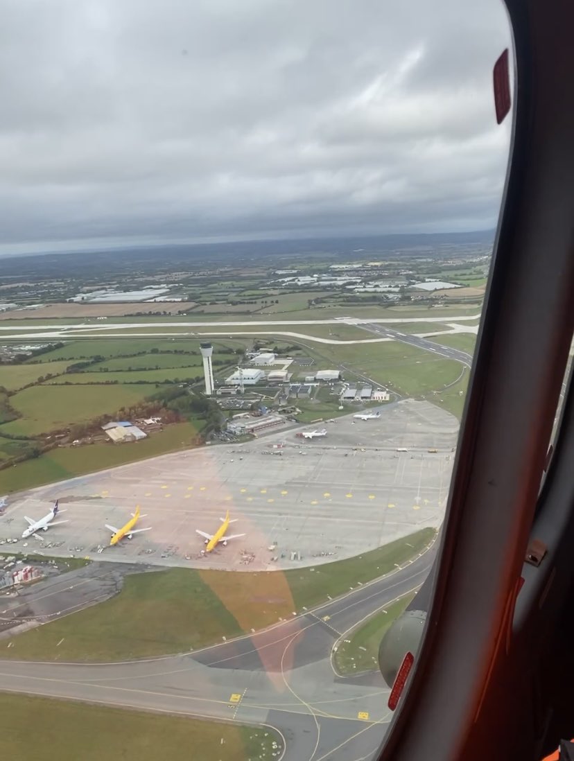 ACorps112's tweet photo. New North runway live today @DublinAirport
Delighted for airport, many times have enabled swift passage for us whilst on tasking to calls & to hospitals with patients
@IrishAirCorps @defenceforces @AmbulanceNAS @HSELive @6_Inf_Bn @No3OpsWing
#HEMS #AirAmbulance #EAS10 #IAC100 https://t.co/9jTZTeZzza