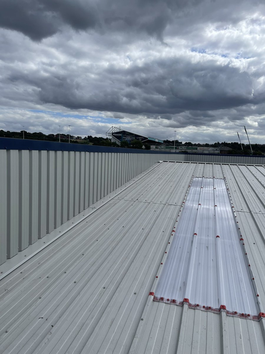 DimestageUK's tweet photo. Great to finally complete the strip and new quad core roof in Leeds. Just all the internal and external works to finish another great project. #construction #leeds https://t.co/bY7M6rbhxS