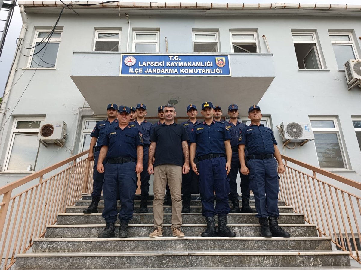 TC_Lapseki's tweet photo. Kaymakamımız Sayın Dr.Fatih ÇELİKKAYA ilçemiz kurum amirlerine veda ziyaretinde bulundu. 
#LapsekiKaymakamlığı https://t.co/VdKbZvIlEm