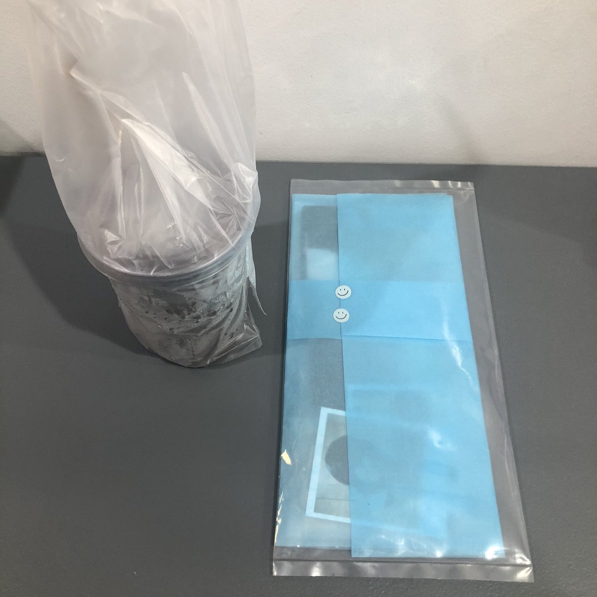 DaruKitty18's tweet photo. Thank you @elevensixdesign and @lovenlettercafe for my stay-at-home CSE kit! 🥤 Glad I found this for a little #HappyYesungDay bday celeb amidst the busy day. Love it &amp; super properly packaged! 👏🫶💙💙💙💙 #구름왕자_예성_탄신일 https://t.co/fiksa4pBWN
