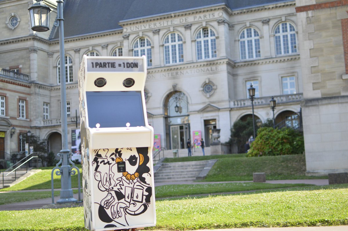 Il y a 1 an, aux UEED (<a href="/Mouv_ImpactFr/">Mouvement Impact France</a>), une de nos bornes d’arcades solidaire était installée pour faire découvrir aux participants les actions d'associations caritatives, grâce à des parties de jeux d’arcade !
Ou comment animer un événement engagé avec une solution engagée💥