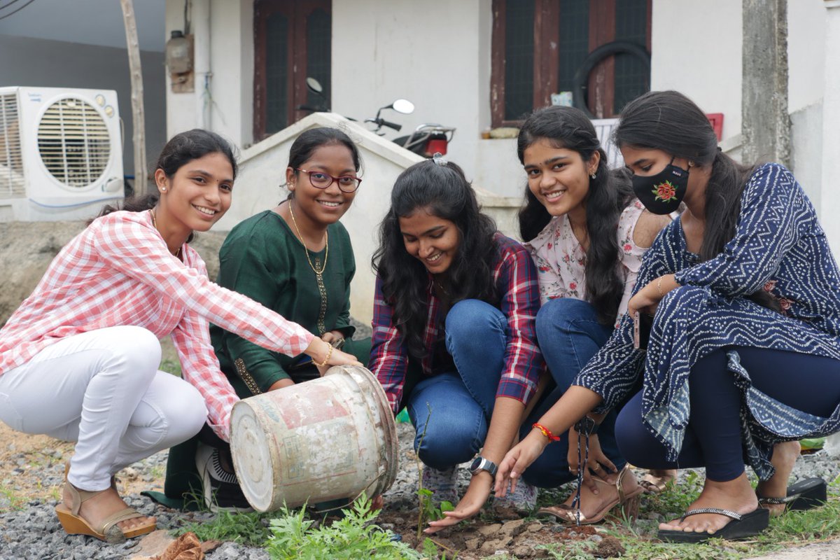SRMUAP's tweet photo. Today, the campus celebrated Founder’s Day with festivity. Prerana Vanam, planting diverse array of saplings, is nothing less than an embodiment of the core value of SRMAP:  well-rooted #academia that extends the branches of #wisdom for generations to come.
#FoundersDay2022 https://t.co/luwLa8DfsY