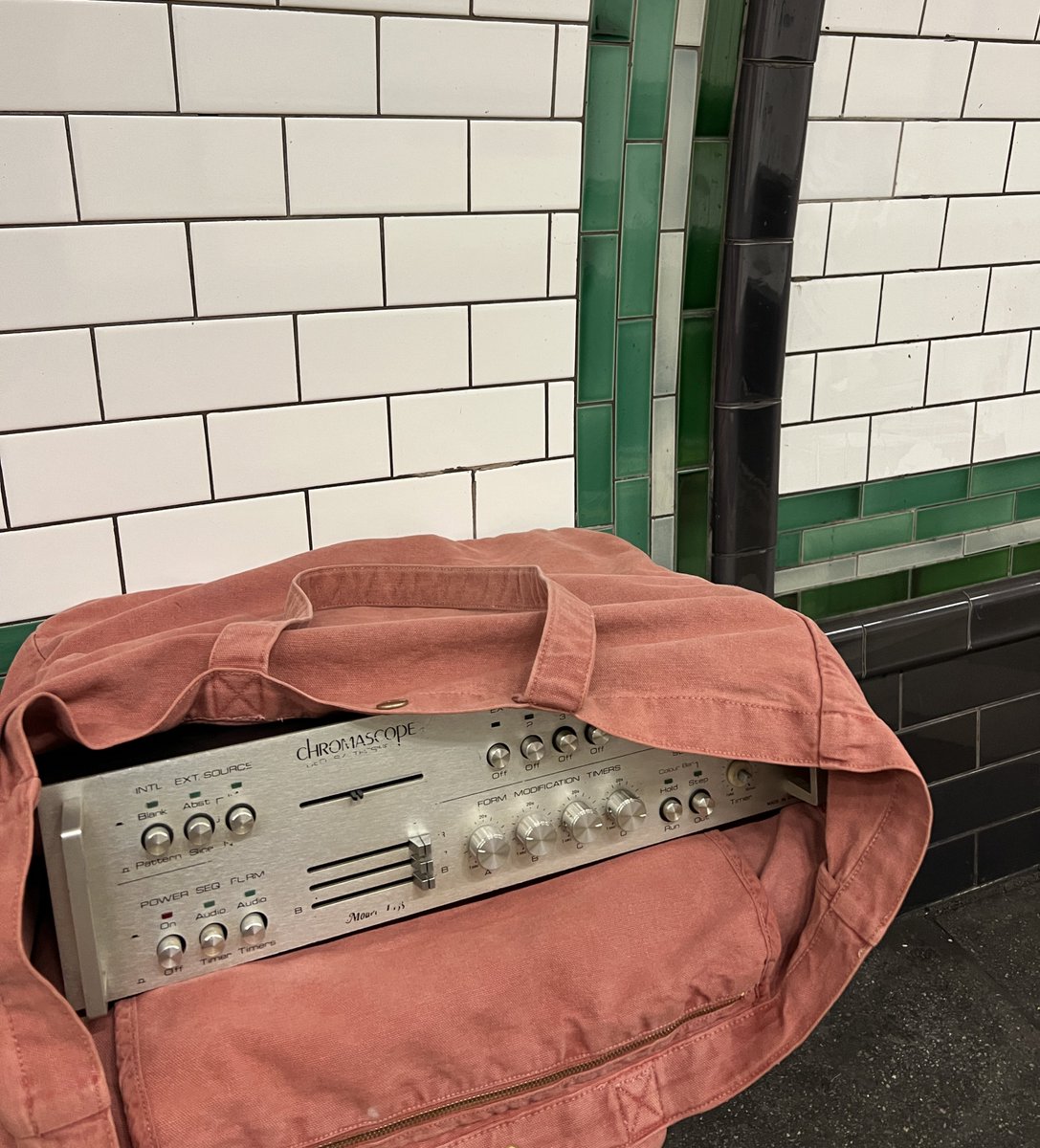jh33zus's tweet photo. Was gifted a 1981 Chromascope Video Synthesiser this week 🤯 gonna get some juicy stuff from this https://t.co/DwmNZ8wuhM
