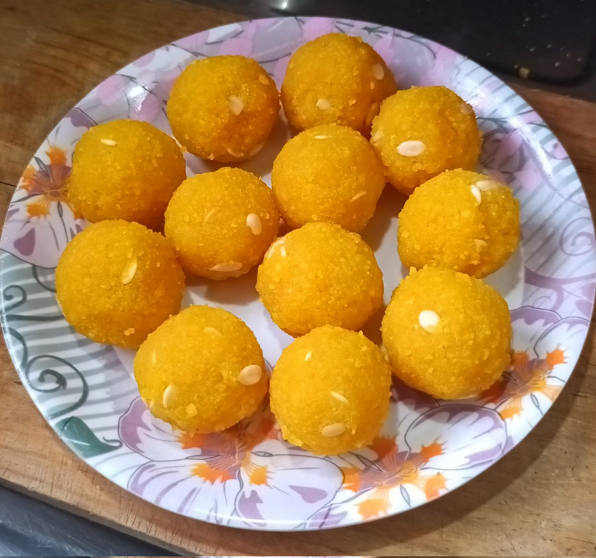 MamtaPatwal3's tweet photo. Laddoo Recipe 😋 l लड्डू l Recipe on my YouTube Channel l Indian Delicious Sweets l Ganesh Chaturthi Special Recipe 🙏😇 #laddoo #sweets #prasad https://t.co/HCb48kMuSx