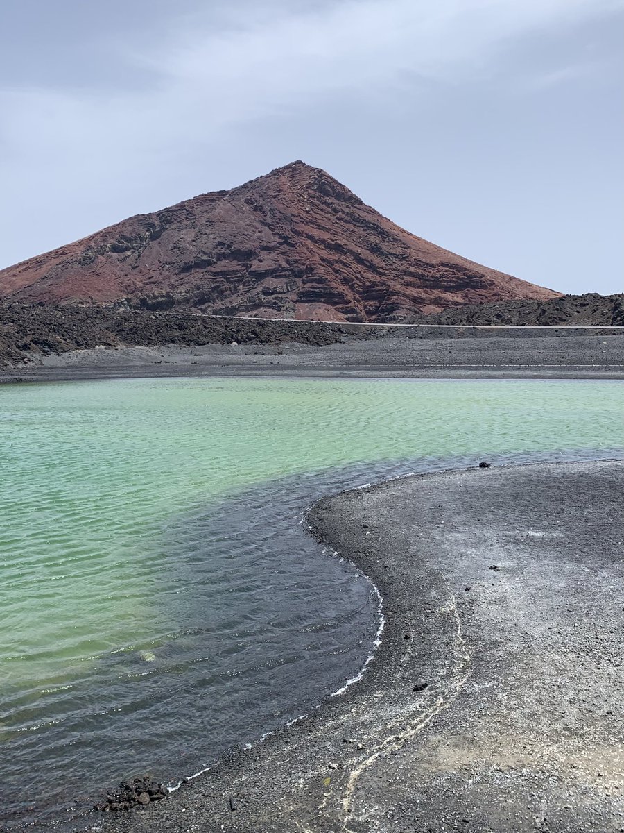 AnaCarolMorgan's tweet photo. Tierra de contrastes. Preciosa como siempre. Lanzarote🌴🌋✨ https://t.co/13JThBcB3Q