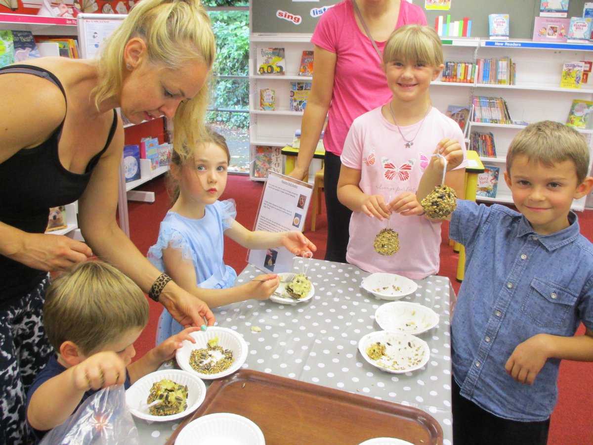 LancsLibraries's tweet photo. What a fun time we had making fantastic fruity banana and apple bird feeders at #Longton 🐦
How lucky any birds visiting Longton village will be! #SCARTClub2022 #SCARTPlanetSavers #LancsSummerFun #LongtonLibrary https://t.co/V7wZwD2P91