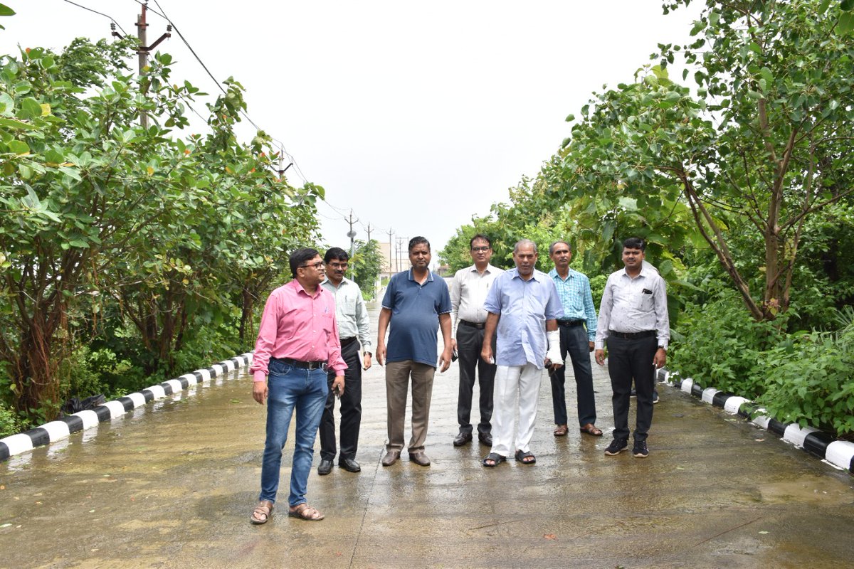 infomahisagar's tweet photo. સલાહકાર, રાષ્ટ્રીય અનુસૂચિત જનજાતિ આયોગશ્રી રવિ શંકર અને શ્રી ડો.ઘરમ વીર શર્મા એ ગુજરાત, રાજસ્થાન અને મધ્યપ્રદેશના ત્રિ-ભેટે મહીસાગરના આરે પ્રકૃતિ-પહાડોના ખોળે અરવલ્લીની ગીરીકંદરામાં વસેલુ માનગઢધામ ની ફિલ્ડ વિઝિટ અને રિસર્ચ માટે મુલાકાત લીધી
@InfoGujarat @CMOGuj https://t.co/Mk0RXlyxnz