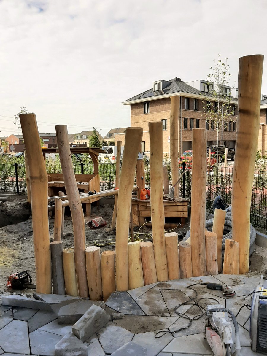 Bureau_RIS's tweet photo. Bij de nieuwe locatie van @SDKkinderopvang in de wijk #Wilgenwende in Dordrecht zijn we gestart met de aanleg van de groene en avontuurlijke buitenruimte.
#natuurlijkspelen #groenekinderopvang #GroenCement #parkstenen #infiltratie #biodiversiteit https://t.co/3XdTA8YhdK