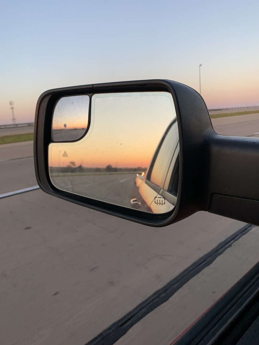 Every sunrise means a new day is upon us with the opportunity to dominate the day and make the world a better place! #liveyourbestlife #livingthedream