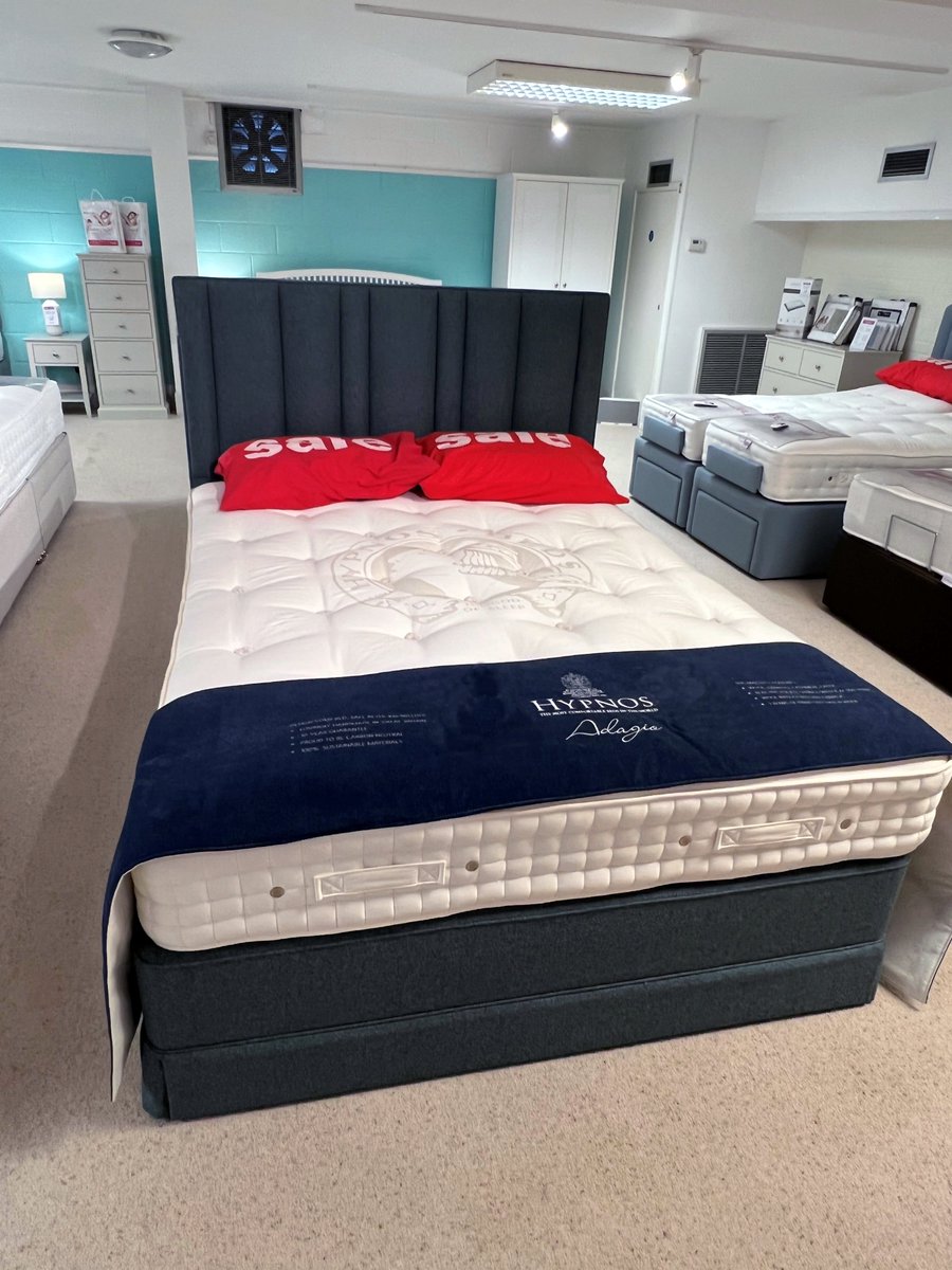 JulianFoye's tweet photo. ❗ Julian Foye's Brilliant Bed Sale continues with this unmissable ONE ONLY deal ❗
This ex-display, Hypnos Adagio 5'0 firm edge, pocket sprung divan set &amp; luxurious Harriett headboard is only £1699, and ready to go from JF St Austell. Hurry - once it's gone, it's gone! 🤩 https://t.co/ZnnrOiP9V0