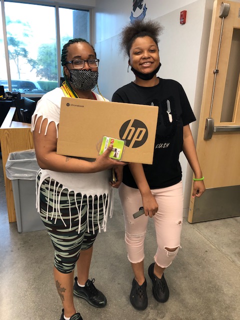 newEnglewoodST1's tweet photo. Big shout out to #compudot for helping us provide free laptops for our students and families! @newEnglewoodST1 @ChiPubSchools @CPSNetwork16
@chicagosmayor @cpsSTEM
#backtoschool #ithoughtitoldyouthatwewontstop https://t.co/gS1tVgz2Mk
