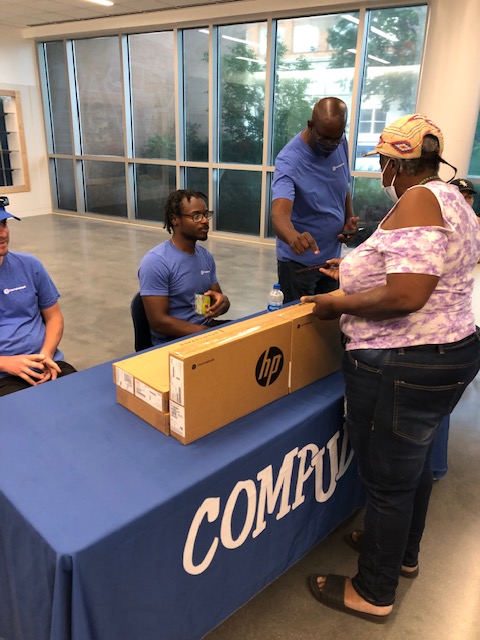 newEnglewoodST1's tweet photo. Big shout out to #compudot for helping us provide free laptops for our students and families! @newEnglewoodST1 @ChiPubSchools @CPSNetwork16
@chicagosmayor @cpsSTEM
#backtoschool #ithoughtitoldyouthatwewontstop https://t.co/gS1tVgz2Mk