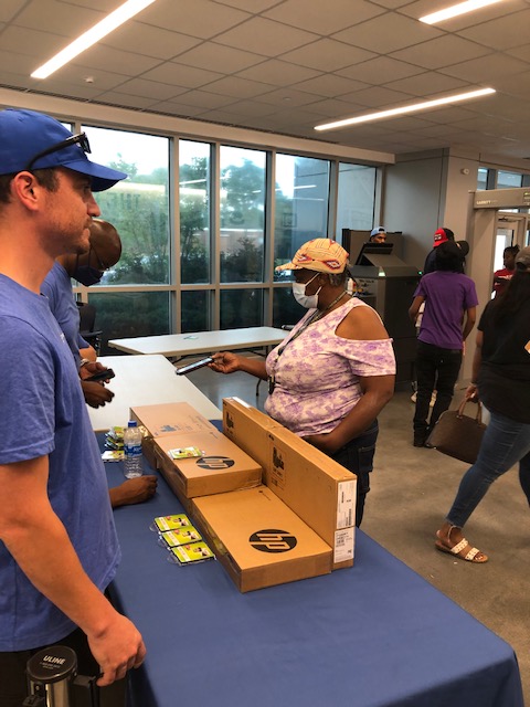 newEnglewoodST1's tweet photo. Big shout out to #compudot for helping us provide free laptops for our students and families! @newEnglewoodST1 @ChiPubSchools @CPSNetwork16
@chicagosmayor @cpsSTEM
#backtoschool #ithoughtitoldyouthatwewontstop https://t.co/gS1tVgz2Mk