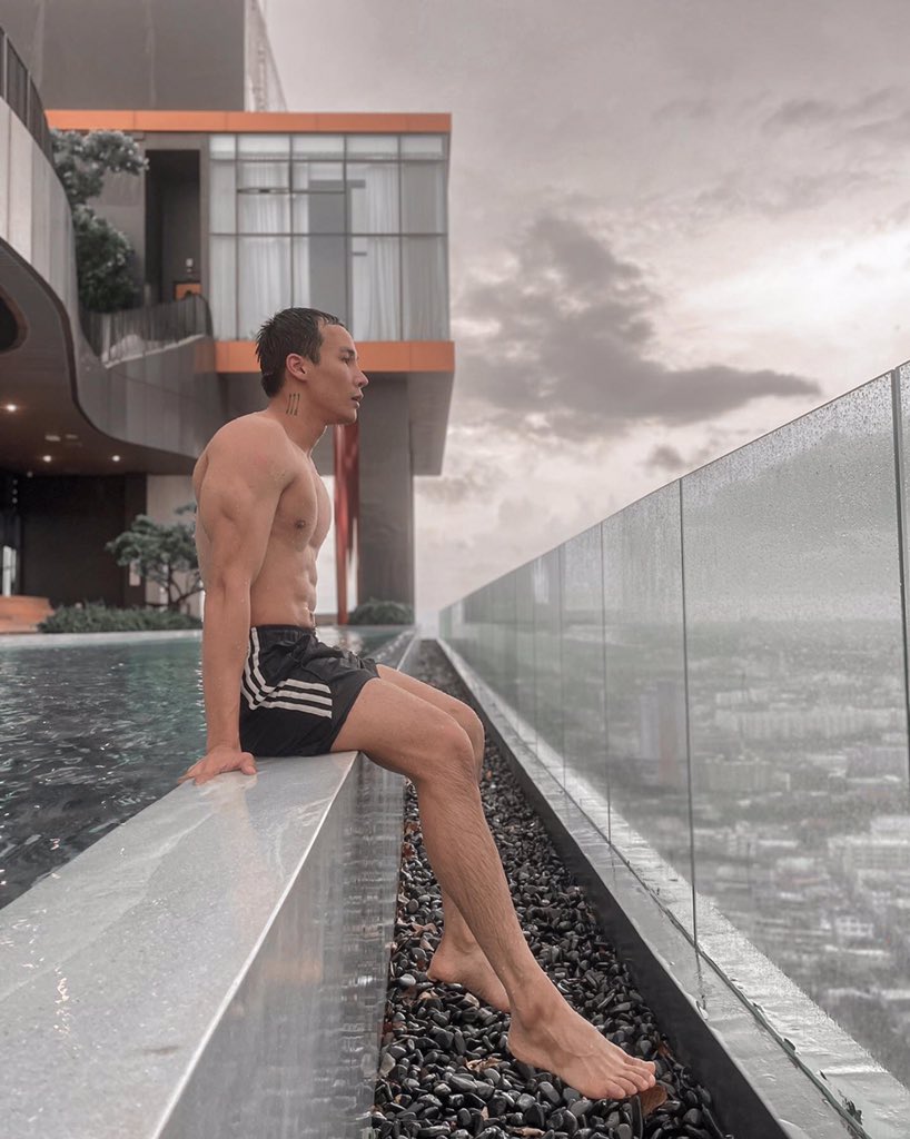 Heinyar12's tweet photo. Relax 🏊‍♂️🤿

#heinyar #heinyarprojectk #gum_npl #heinyar_papa #relax #swimming #swimmingpool #summer #holidays #healthylifestyle #reels #instagram #🏊‍♂️ https://t.co/C6DLAtAXvN