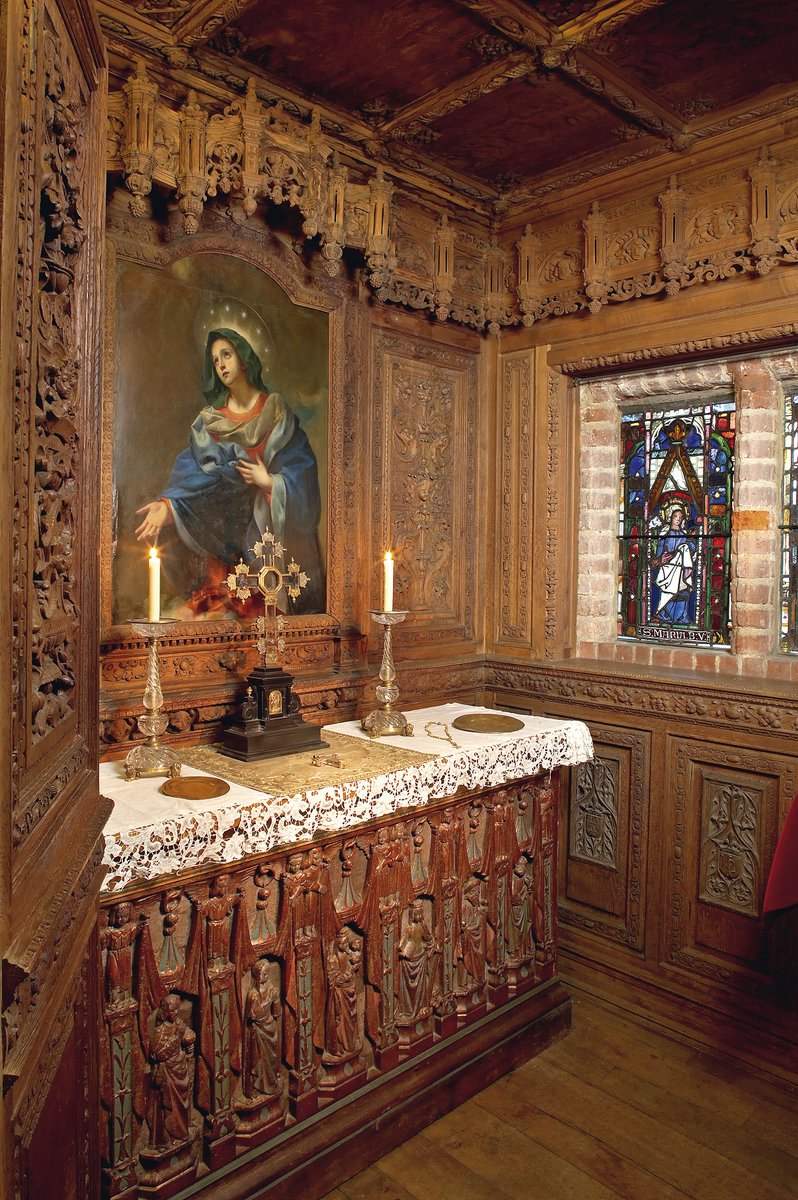 hevercastle's tweet photo. The Catholic Waldegrave family owned #Heve Castle from 1557-1715. In 1584 the Oratory was added to this room, hidden behind panelling so Sir Edward could practice his faith in secret. https://t.co/WFIh3UMxmR