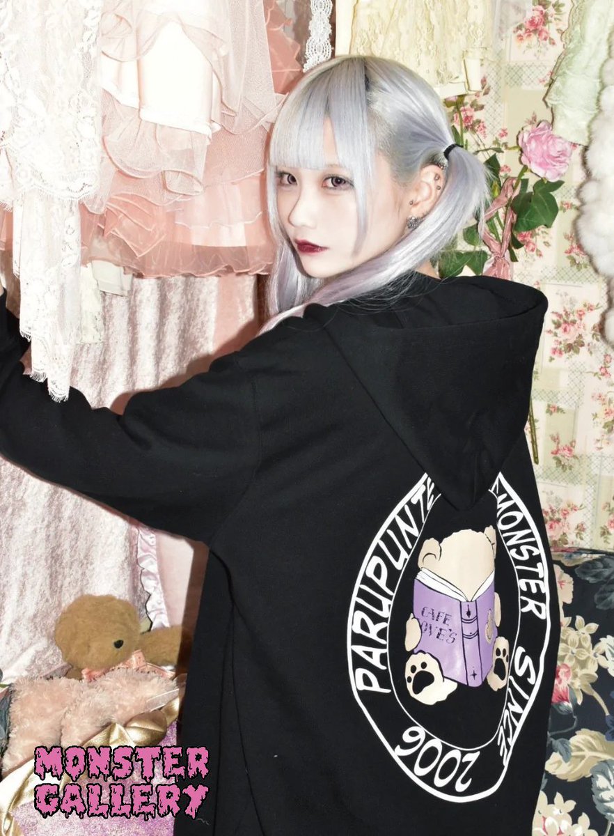 monstergallery7's tweet photo. ⚡️😈ラスト1点!!😈⚡️
【🧸MOSHASU BEAR🧸】Hoodie
PRICE ¥8,800(税込)
SIZE 2XL
WEB SHOP→ https://t.co/HyRStrP8yz
MODEL:月雲 巫女 @oitanoc3
#monstergallery #trickmonster #apparel #fashion #street #rock #skate #tattoo #subculture #americantoy #デザフェス #デザフェス56 #moshasu https://t.co/AOgBRcZpOa