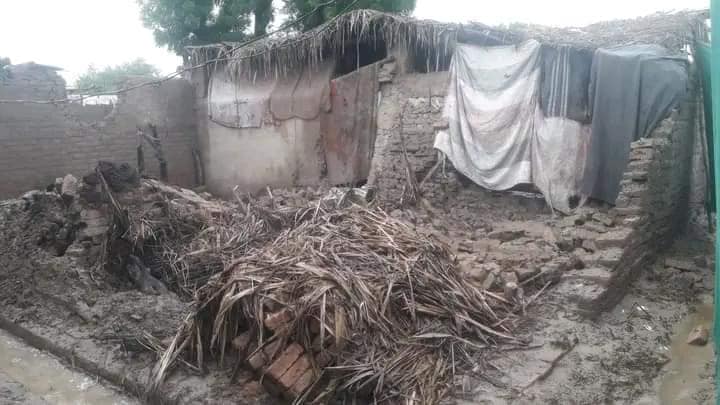 shafaqnaveed2's tweet photo. These images are from our ancestral village in District Khairpur, Sindh where over a 100 homes have been washed away due to the recent rains and flooding in the province. Countless homes are almost on the brink of collapsing. https://t.co/lNMEGQRIeR