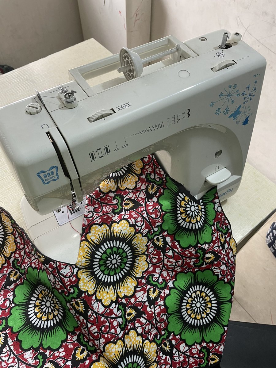 Yinkaoke's tweet photo. How I’m spending my leave….. because Naija tailors will not carry me handicap. Quick #sewingtip; don’t be too in a hurry to iron every step of the way. Our finished outfit will thank you. https://t.co/aaiRZTQw5E