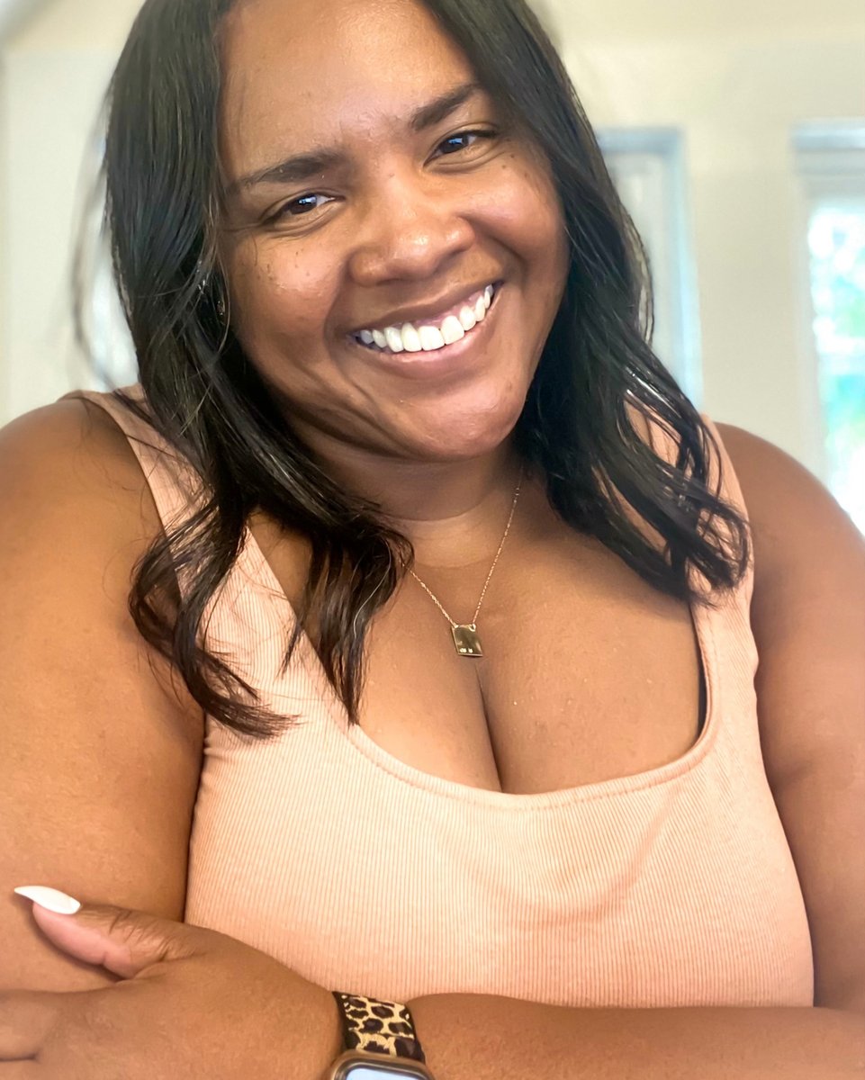 urchicisshowing's tweet photo. Hey loves 👋🏾 Join me tonight for an incredible conversation with Kingdom Style Magazine's Editor-in-Chief, Julie Husbands, about what it means to be a boss chick (and why I dislike that term) in 2022. 
 
I had the honor of gracing the cover of the “Boss Chick” Summer Ed https://t.co/hyzTmA1sSa