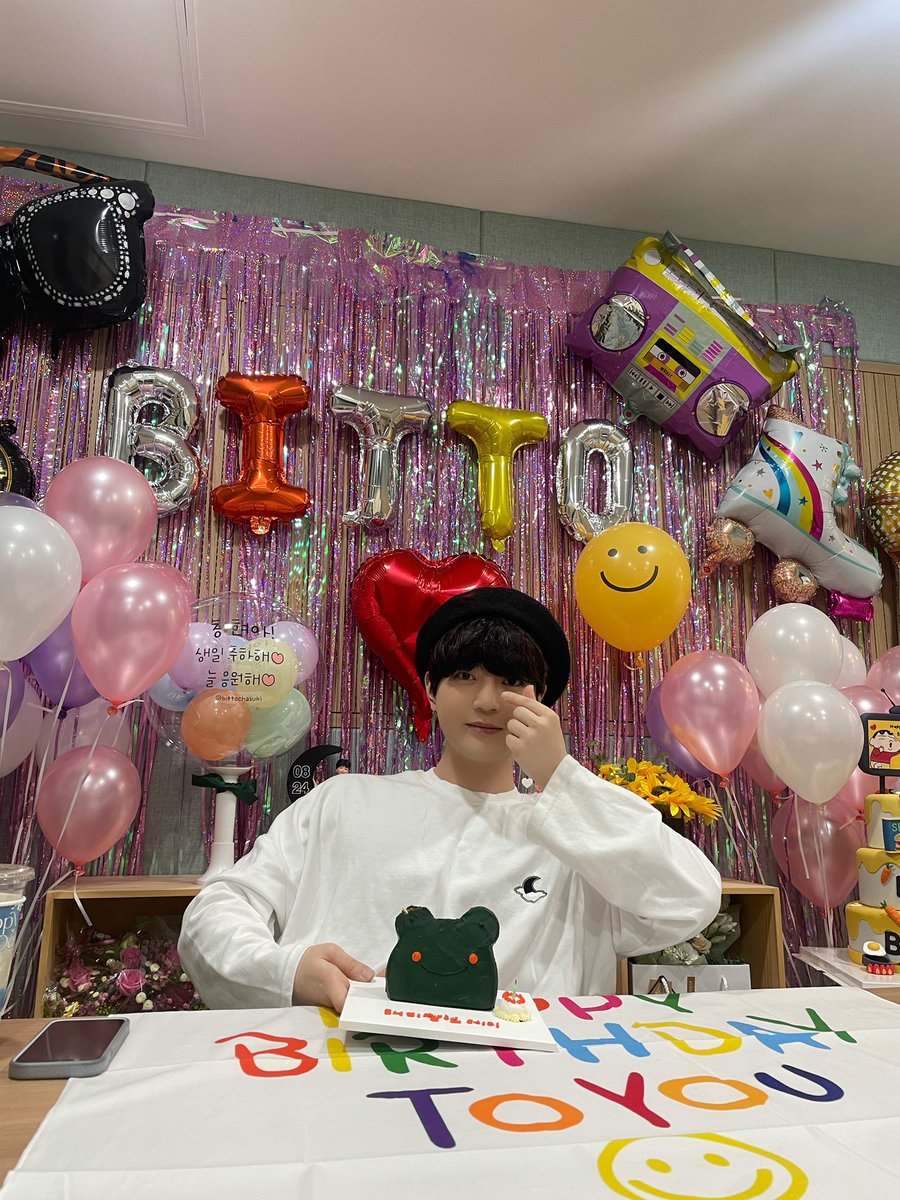 42xcross's tweet photo. 오늘도 예쁘게 꾸몄어요.
스태프님 감사합니다☺️
#업텐션 #UP10TION
#비토 #BITTIO
#HAPPYBITTIODAY
#여름날의_달빛_비토_생일축하해 https://t.co/2EuTQE7s2C
