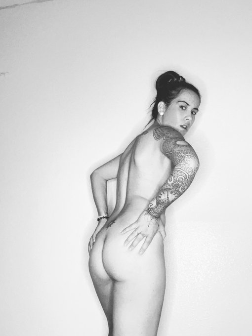 Happy Hump day to all! Our only fans has all the things you want on this lovely day!   https://t.co/853qg4oLtg