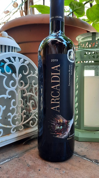 LemieuxAndrea's tweet photo. One of my favorite white wines this year from @ArcadiaVineyard highlights both how well Sauvignon Blanc &amp; Narince compliment each other &amp; how a little Narince goes a long way https://t.co/Q2Ap6gBQRR
#WineWednesday #turkishwine https://t.co/PrrDYptQZN