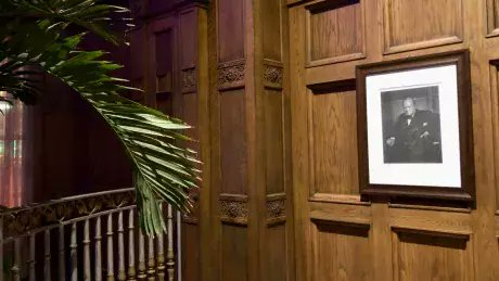 Crowd-sourced detective work narrows window for disappearance of Winston Churchill portrait ift.tt/qpxlJXa #ottnews #ottawa
