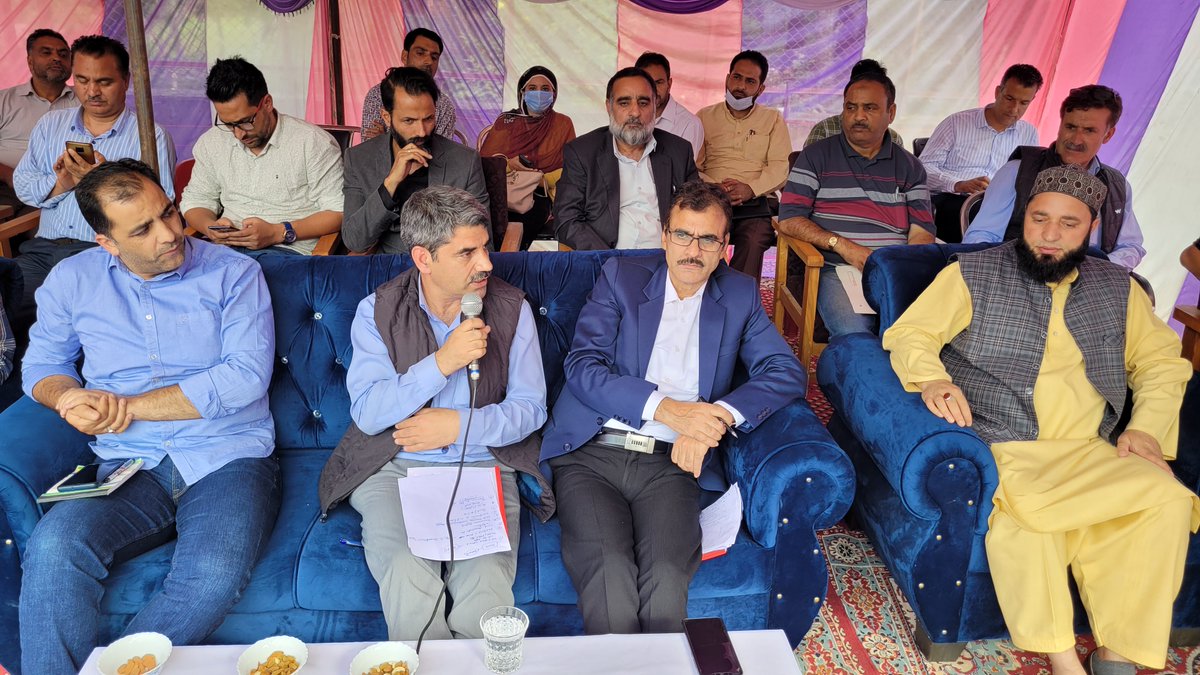 dicbudgam's tweet photo. #BlockDiwas  held at Panchayat Halqa Sugen in Block Khag of Budgam.
The Block Diwas was chaired by the Additional, District Development Commissioner (ADDC) Budgam, Dr Akramullah Tak.
ADDC calls for robust development of area. @diprjk @SyeedF22 @OfficeOfLGJandK @ddnewsSrinagar https://t.co/TRFWhJt9T0
