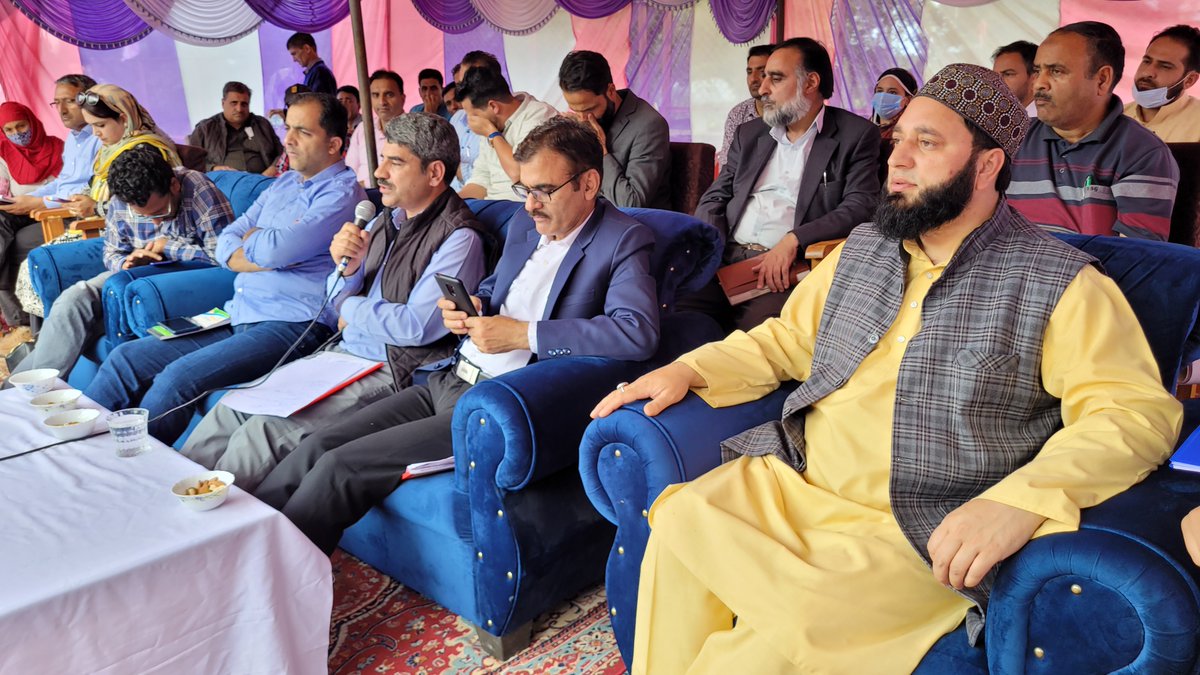 dicbudgam's tweet photo. #BlockDiwas  held at Panchayat Halqa Sugen in Block Khag of Budgam.
The Block Diwas was chaired by the Additional, District Development Commissioner (ADDC) Budgam, Dr Akramullah Tak.
ADDC calls for robust development of area. @diprjk @SyeedF22 @OfficeOfLGJandK @ddnewsSrinagar https://t.co/TRFWhJt9T0