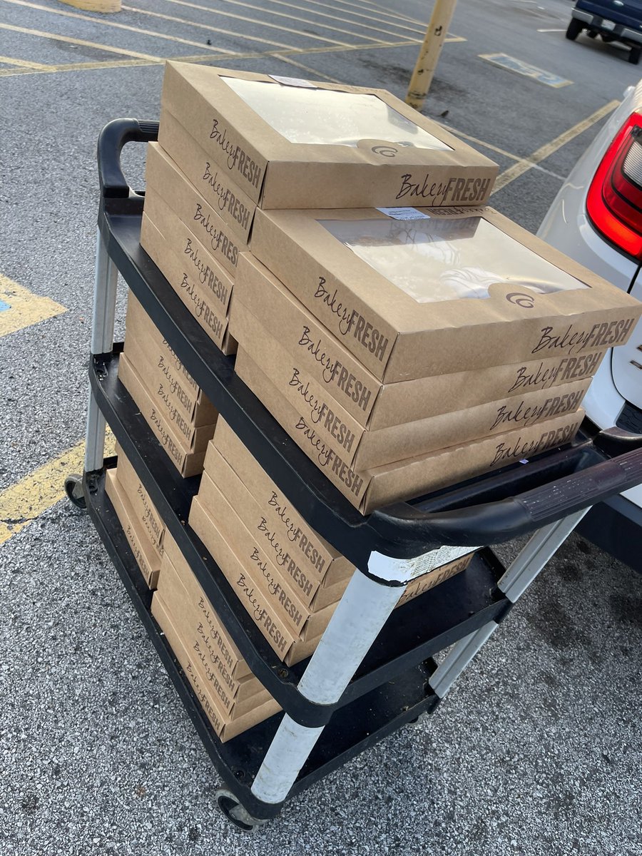 HillaryCWright's tweet photo. 🍩🍩Picked up donuts for our staff bright and early this A.M. for our active shooter training happening in an hour! It’s sad that we even have to train for these situations, but I’m grateful to the district for providing us with it! #BePositive #ADayinSchoolPR https://t.co/q7RPBYFuAl