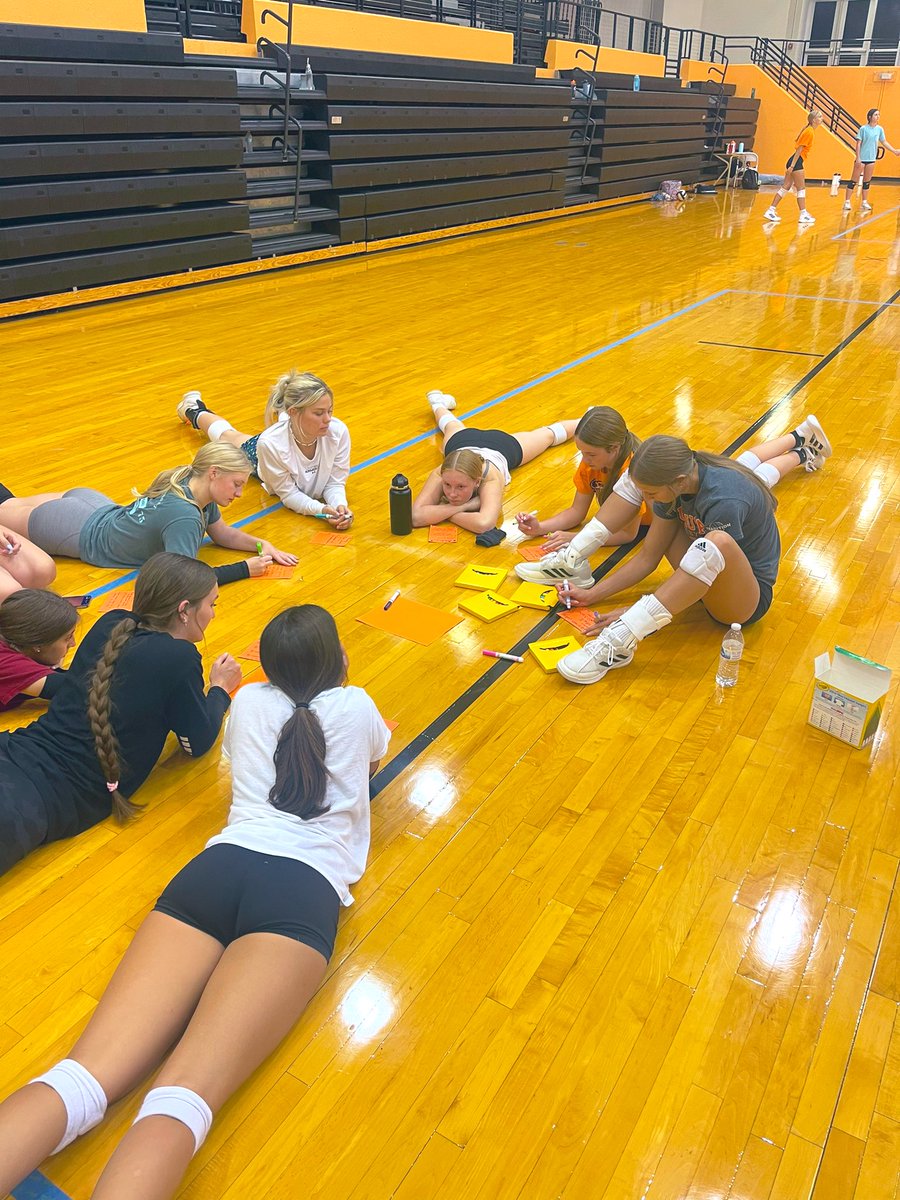 Season goals ✅ 

We are just 3 practices away from our first tournament! 🏐